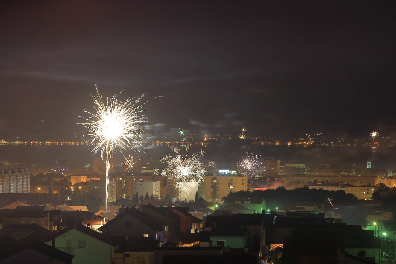 Zadarski doček Nove godine uz veliki vatromet Zadarski doček Nove godine uz veliki vatromet