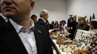 Gracac, 251110.
Danas popodne predsjednik Srbije Boris Tadic i predsjenik Hrvatske Ivo Josipovic posjetili su Gracac i sajam tradicijskih proizvoda i obrta pod nazivom Jesen u Gracacu.
Foto: Jure Miskovic / CROPIX Gracac, 251110.
Danas popodne predsjednik Srbije Boris Tadic i predsjenik Hrvatske Ivo Josipovic posjetili su Gracac i sajam tradicijskih proizvoda i obrta pod nazivom Jesen u Gracacu.
Foto: Jure Miskovic / CROPIX