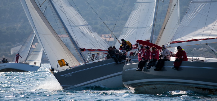 Zadar, 260211.
U Biogradskom akvatoriju se ovoga vikenda odrzava 11. Karnevalska regata. U tri jedrenja natjecati ce se 50-ak brodova.
Na slici: detalj sa subotnjeg jedrenja.
Foto: Vladimir Ivanov / CROPIX Zadar, 260211.
U Biogradskom akvatoriju se ovoga vikenda odrzava 11. Karnevalska regata. U tri jedrenja natjecati ce se 50-ak brodova.
Na slici: detalj sa subotnjeg jedrenja.
Foto: Vladimir Ivanov / CROPIX