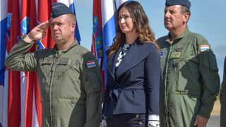 Svečanost povodom završetka obuke pilota na helikopterima OH-58D Kiowa Warrior Svečanost povodom završetka obuke pilota na helikopterima OH-58D Kiowa Warrior