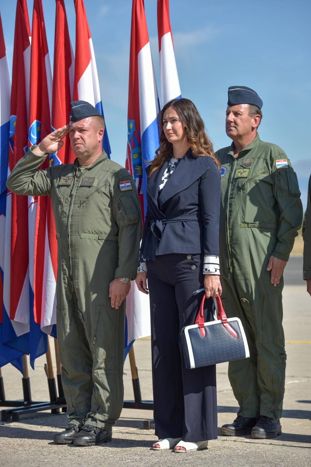 Svečanost povodom završetka obuke pilota na helikopterima OH-58D Kiowa Warrior Svečanost povodom završetka obuke pilota na helikopterima OH-58D Kiowa Warrior