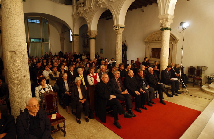 Zadar, 271011.
Proslave obljetnice benediktinki Sv. Marije u istoimenoj crkvi. Opatica samostana Anastazija Cizmin predstavila je program proslave obljetnice.
Foto: Jure Miskovic / CROPIX