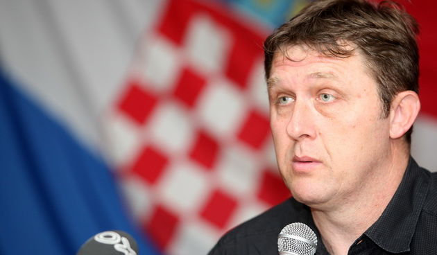 Zadar, 120412.
HVIDRA Zadar u Domu sindikata odrzala je skuptinu na kojoj izabire nove ljude za tijela Udruge koja broji 1.300 clanova, donosi i odluku o promjeni osobe za zastupanje HVIDRE koju je do sada zastupao Ivica Arbanas.
Nafotografiji : Ivica Arb