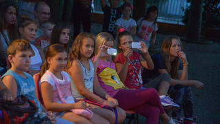 Ružno pače u izvedbi Dragon Teatra Ružno pače u izvedbi Dragon Teatra