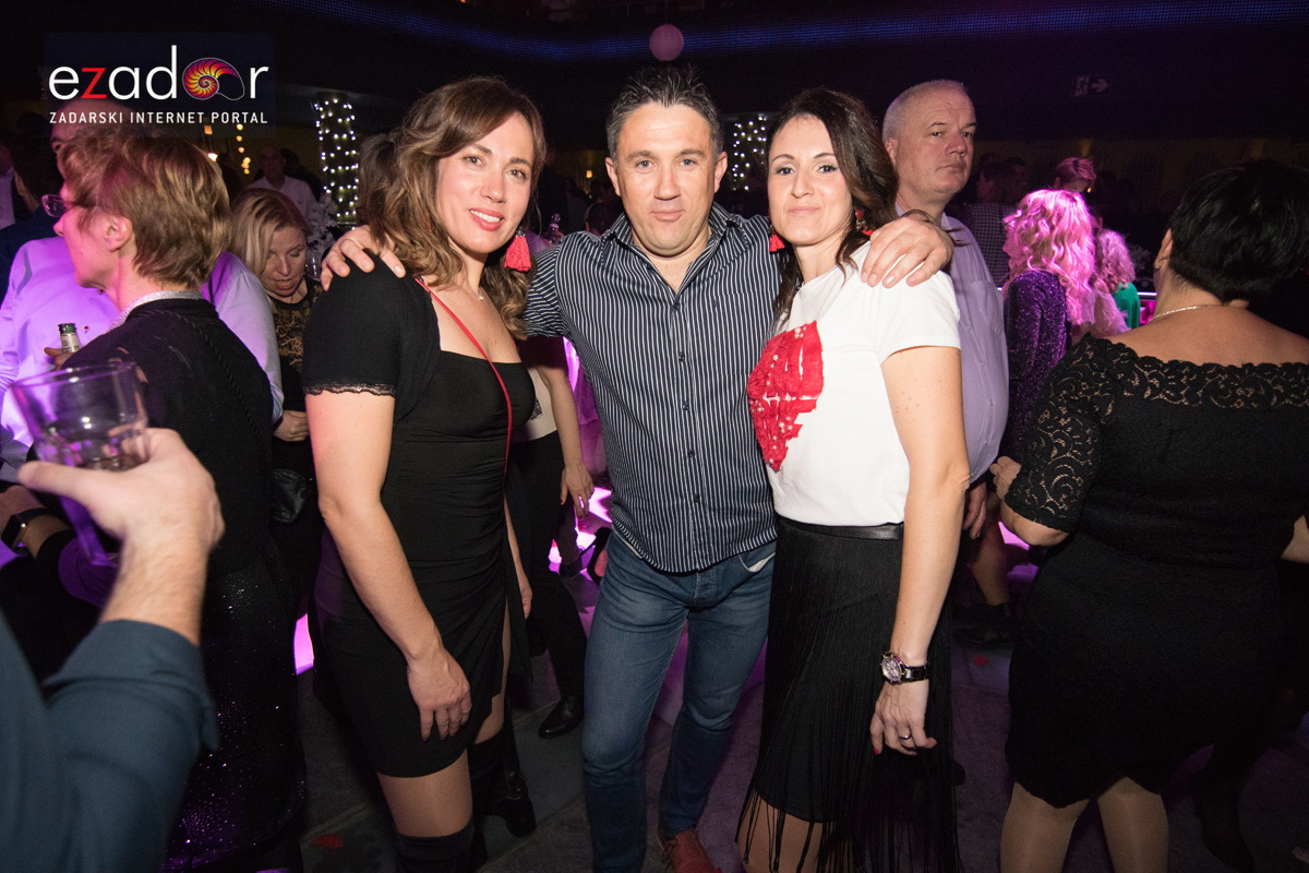 Ludnica u Saturnusu: Najbolji doček u svemiru i šire Ludnica u Saturnusu: Najbolji doček u svemiru i šire