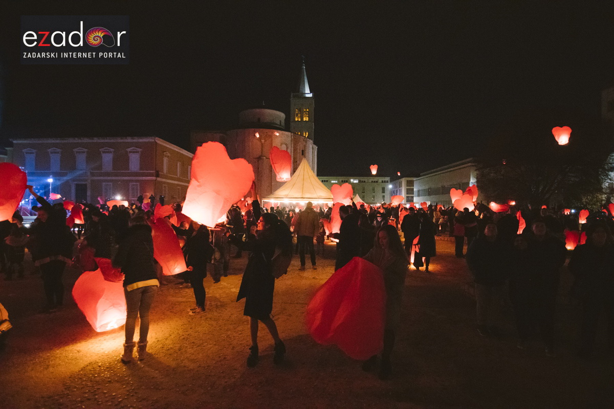 Humanitarni svjetlosni spektakl “Zaželi ljubav 2018.” @ Forum