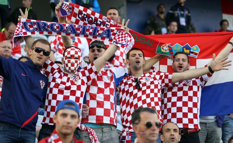 Hrvatski navijači okupirali Lens uoči utakmice s Portugalom, Photo: PIXSELL Hrvatski navijači okupirali Lens uoči utakmice s Portugalom, Photo: PIXSELL