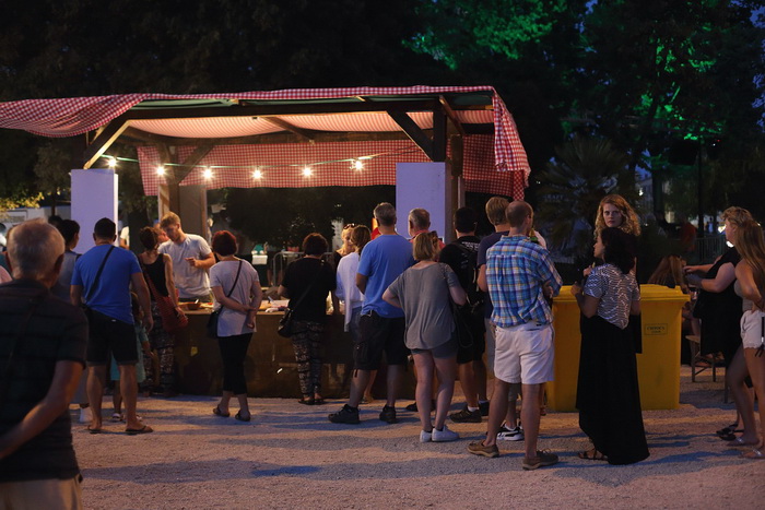 Večernji đir po zadarskoj rivi. Foto: Leo Banić