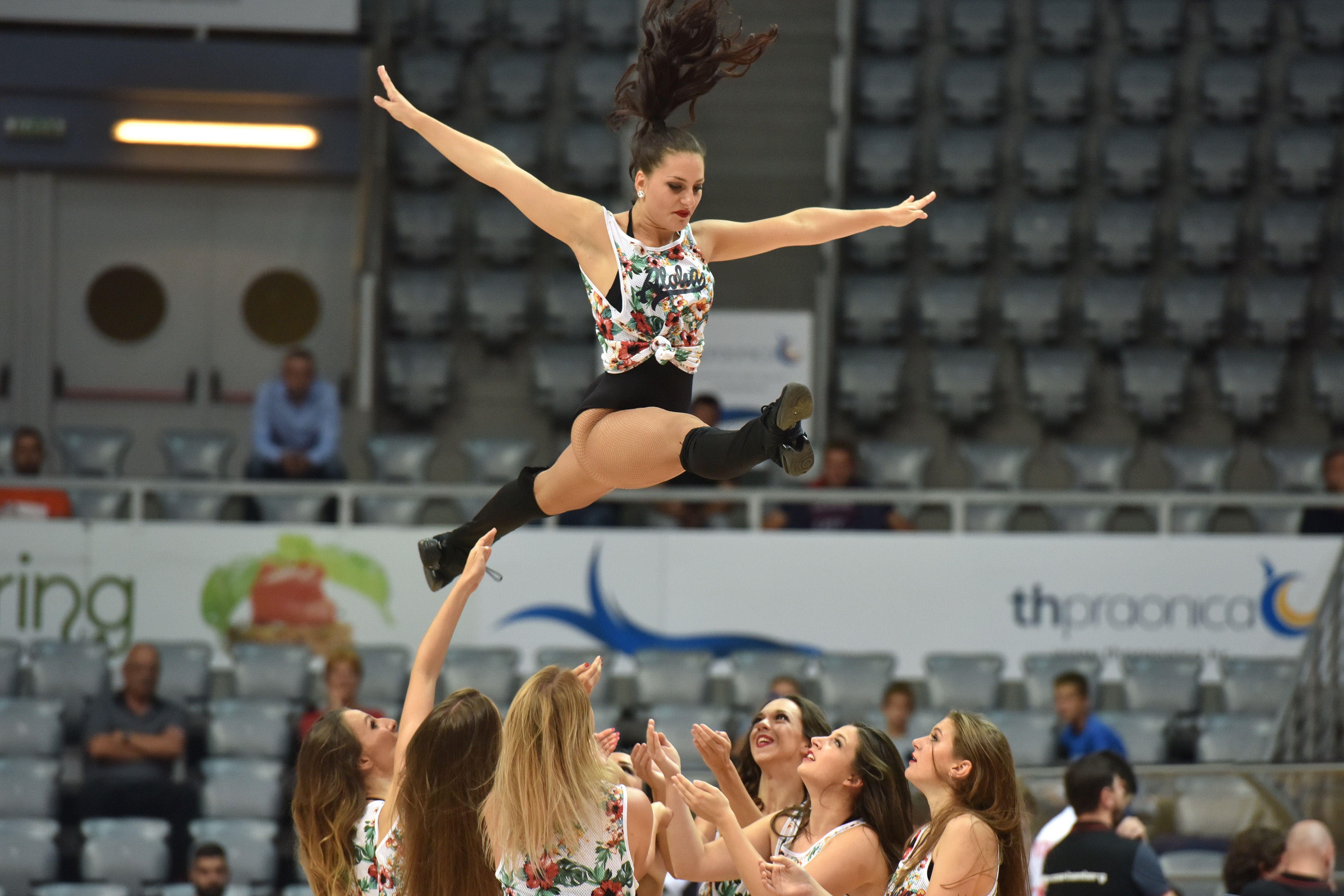 Zmajčice zabavljale publiku na košarkaškoj utakmici Fenderbahce – Brose