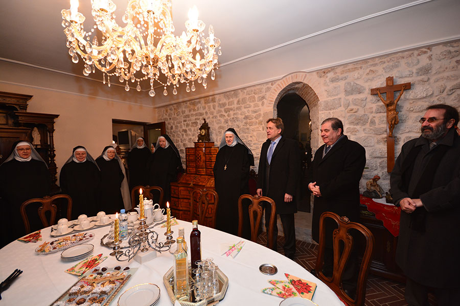 Gradonačelnik Kalmeta posjetio benediktinke; foto Iva Perinčić Gradonačelnik Kalmeta posjetio benediktinke; foto Iva Perinčić
