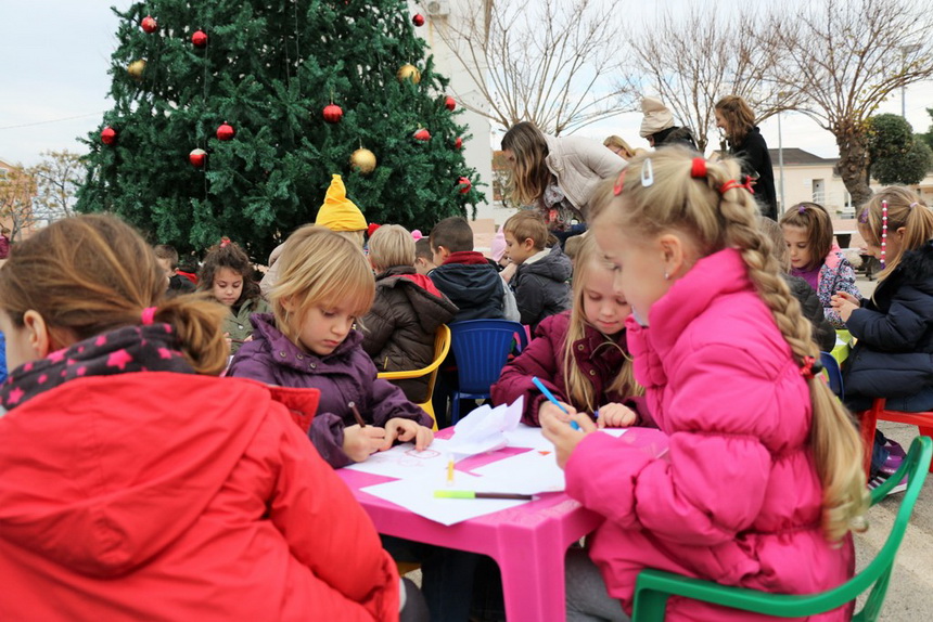 Sveti Nikola darivao mališane na Viru, Krampus bez posla Sveti Nikola darivao mališane na Viru, Krampus bez posla