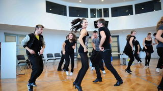 Rasplesani mladi ansambl “Crne kuće” Rasplesani mladi ansambl “Crne kuće”