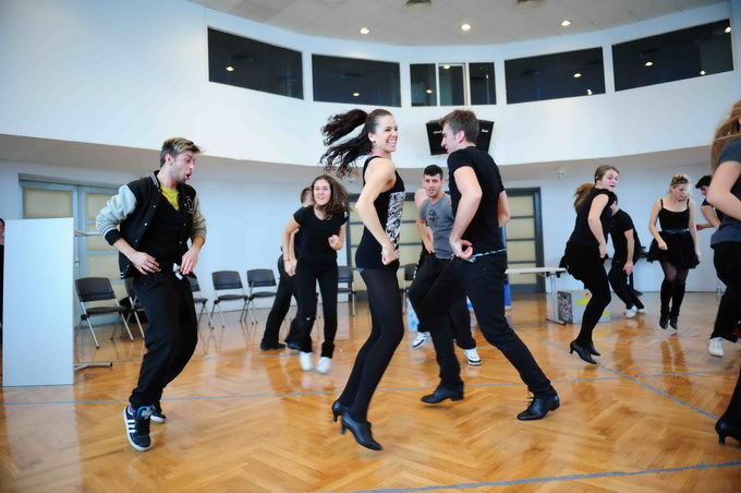 Rasplesani mladi ansambl “Crne kuće” Rasplesani mladi ansambl “Crne kuće”