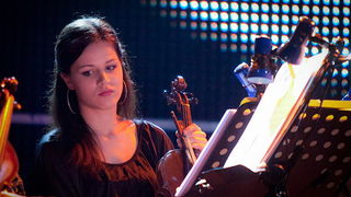 Oliver Dragojević i gudački orekestar Alana Bjelinskog na Višnjiku 22. ožujka 2011. Foto: Kristijan Orlić Oliver Dragojević i gudački orekestar Alana Bjelinskog na Višnjiku 22. ožujka 2011. Foto: Kristijan Orlić