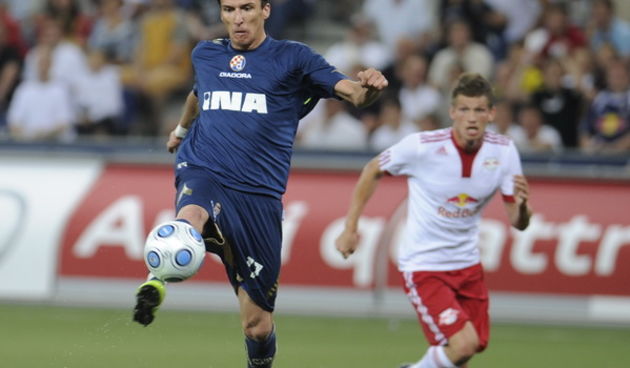 Salzburg, 290709.
Stadion Red Bull Arena.
Prva utakmica 3. pretkola Lige prvaka, izmedju austrijskog prvaka Red Bull Salzburg protiv Dinama.
Na slici: Mario Mandzukic daje gol za 1:1 lobanjem golmana.
Foto: Drago Sopta / CROPIX