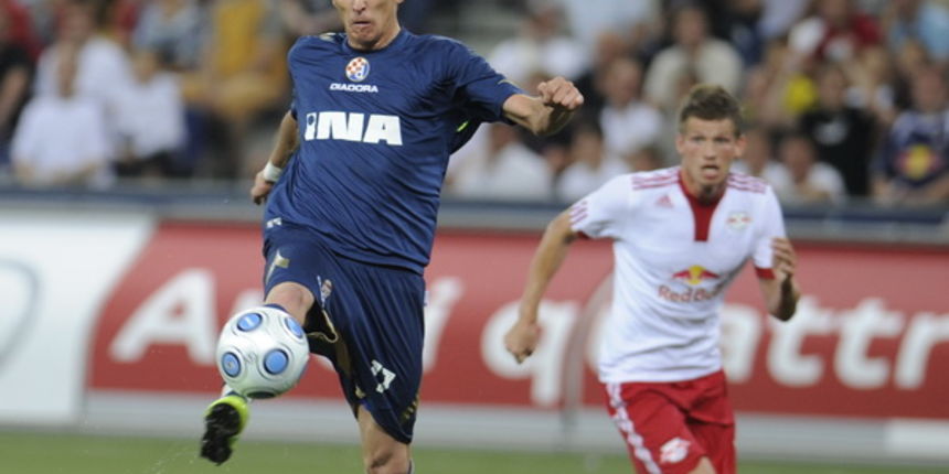Salzburg, 290709.
Stadion Red Bull Arena.
Prva utakmica 3. pretkola Lige prvaka, izmedju austrijskog prvaka Red Bull Salzburg protiv Dinama.
Na slici: Mario Mandzukic daje gol za 1:1 lobanjem golmana.
Foto: Drago Sopta / CROPIX Salzburg, 290709.
Stadion Red Bull Arena.
Prva utakmica 3. pretkola Lige prvaka, izmedju austrijskog prvaka Red Bull Salzburg protiv Dinama.
Na slici: Mario Mandzukic daje gol za 1:1 lobanjem golmana.
Foto: Drago Sopta / CROPIX