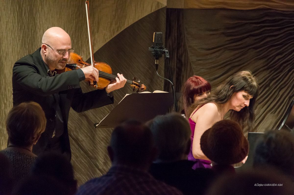 Romantizam iznad svega naziv je koncerta koji je održan u Kneževoj palači a nastupili su Erez Ofer, violina i Elisaveta Blumina, klavir