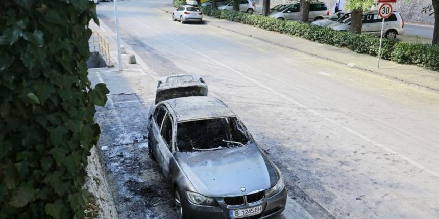 Navijački obračun: Napali četvoricu navijača Levskog pa im zapalili BMW Navijački obračun: Napali četvoricu navijača Levskog pa im zapalili BMW