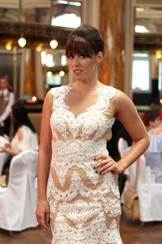 U vjenčanicama koje je dizajnirala Matija Vujica kozmetičku liniju su predstavile Renata Sopek. Natali Dizdar, Tatjana Jurić, Vanna i Lana Jurčević U vjenčanicama koje je dizajnirala Matija Vujica kozmetičku liniju su predstavile Renata Sopek. Natali Dizdar, Tatjana Jurić, Vanna i Lana Jurčević