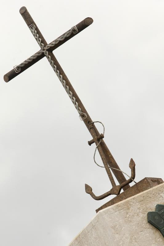 Polaganjem vijenaca na središnjem križu, u Novigradu je obilježena obljetnica pogibije članova HRM-a i Druge gardijske brigade za vrijeme akcije Maslenica. Photo: Dino Stanin/PIXSELL Polaganjem vijenaca na središnjem križu, u Novigradu je obilježena obljetnica pogibije članova HRM-a i Druge gardijske brigade za vrijeme akcije Maslenica. Photo: Dino Stanin/PIXSELL