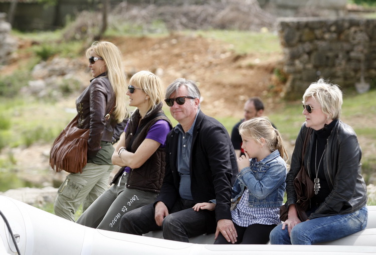 Obrovac, 300411.
6. hrvatska rafting regata Zrmanja 2011. ove godine odrzana je 29. i 30. travnja na rijeci Zrmanji. Organizator regate je Riva rafting centar d.o.o., putnicka agencija iz Obrovca, a suorganizatori su Hrvatski kajakaski savez, Hrvatska tur