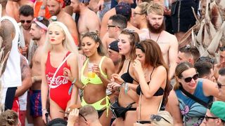 Zrće: Drugi dan Hideout festivala privukao je mnogobrojnu publiku na after beach party, Photo: Luka Stanzl/PIXSELL Zrće: Drugi dan Hideout festivala privukao je mnogobrojnu publiku na after beach party, Photo: Luka Stanzl/PIXSELL