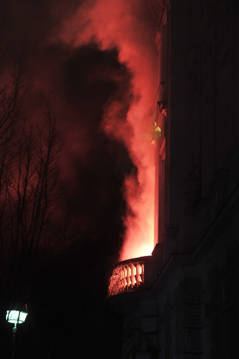 Maribor (Slovenija), 031212.
Prosvjed gradjana Maribora protiv trenutacnog gradonacelnika Franca Kanglera, osumnjicenog za umjesanost u korupciju. Prosvjed je zapoceo okupljanjem nekoliko tisuca ljudi na Trgu Slobode, a zatim se preselio ispred zgrade opc Maribor (Slovenija), 031212.
Prosvjed gradjana Maribora protiv trenutacnog gradonacelnika Franca Kanglera, osumnjicenog za umjesanost u korupciju. Prosvjed je zapoceo okupljanjem nekoliko tisuca ljudi na Trgu Slobode, a zatim se preselio ispred zgrade opc