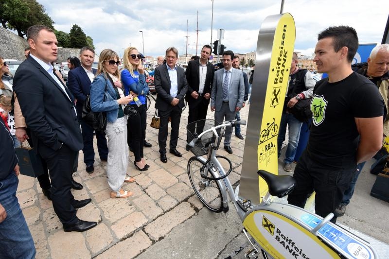 Od danas i Zadar ima nextbike sustav javnih bicikala. Na 4 lokacije moći će se iznajmiti ukupno 25 bicikala. Foto: Dino Stanin/PIXSELL Od danas i Zadar ima nextbike sustav javnih bicikala. Na 4 lokacije moći će se iznajmiti ukupno 25 bicikala. Foto: Dino Stanin/PIXSELL