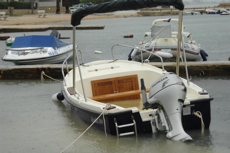 Otok Vir gotovo je potopljen uslijed jakog kišnog i grmljavinskog nevremena koje traje već drugi dan, Photo: Damir Špehar/PIXSELL Otok Vir gotovo je potopljen uslijed jakog kišnog i grmljavinskog nevremena koje traje već drugi dan, Photo: Damir Špehar/PIXSELL