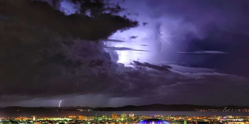 Munje nad Zadrom 16. studenog 2014.  Foto: Roberto Lerga