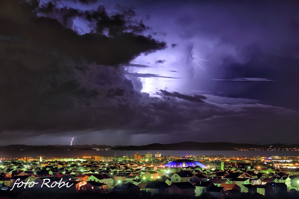 Munje nad Zadrom 16. studenog 2014.  Foto: Roberto Lerga