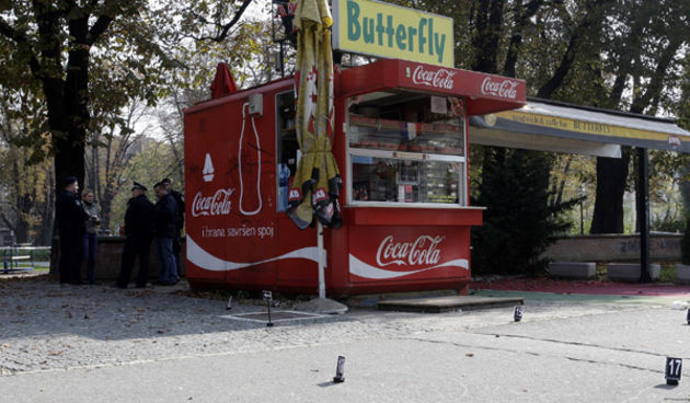 Zagreb, 101010.
Mazuranicev trg.
Jutros oko 6h 30min doslo je do masovne tucnjave na Mazuranicevom trgu ispred sendvic bara i Etnografskog muzeja.
Foto: Nenad Dugi / CROPIX