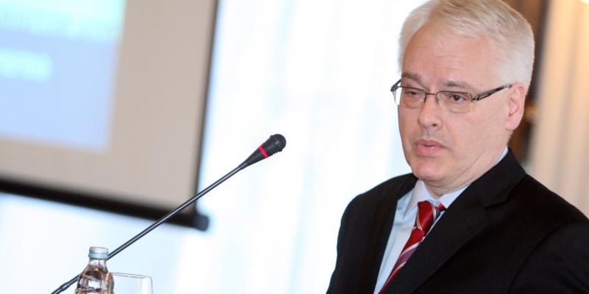 26.10.2013., Zagreb – Predsjednik Republike Hrvatske Ivo Josipovic kao gost sudjelovao na kongresu Privrednikovih stipendista i srpske omladine “Mladi Srbi u Hrvatskoj: potraga za identitetom” koji se odrzava u Hrvatskom novinarskom domu. Photo: Borna F 26.10.2013., Zagreb – Predsjednik Republike Hrvatske Ivo Josipovic kao gost sudjelovao na kongresu Privrednikovih stipendista i srpske omladine “Mladi Srbi u Hrvatskoj: potraga za identitetom” koji se odrzava u Hrvatskom novinarskom domu. Photo: Borna F