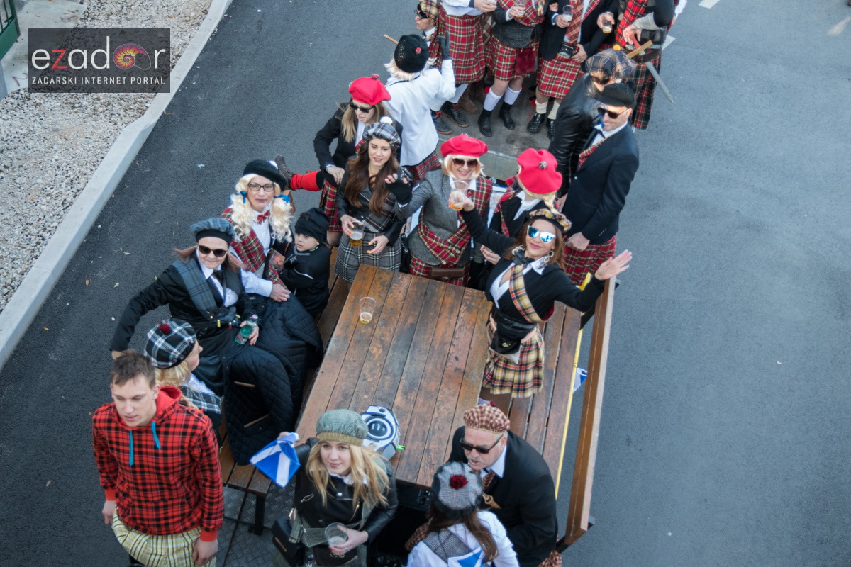 Zadarski karneval 2018: Povorka maškaranih skupina od Gradskih vrata preko Foruma do Narodnog trga Zadarski karneval 2018: Povorka maškaranih skupina od Gradskih vrata preko Foruma do Narodnog trga