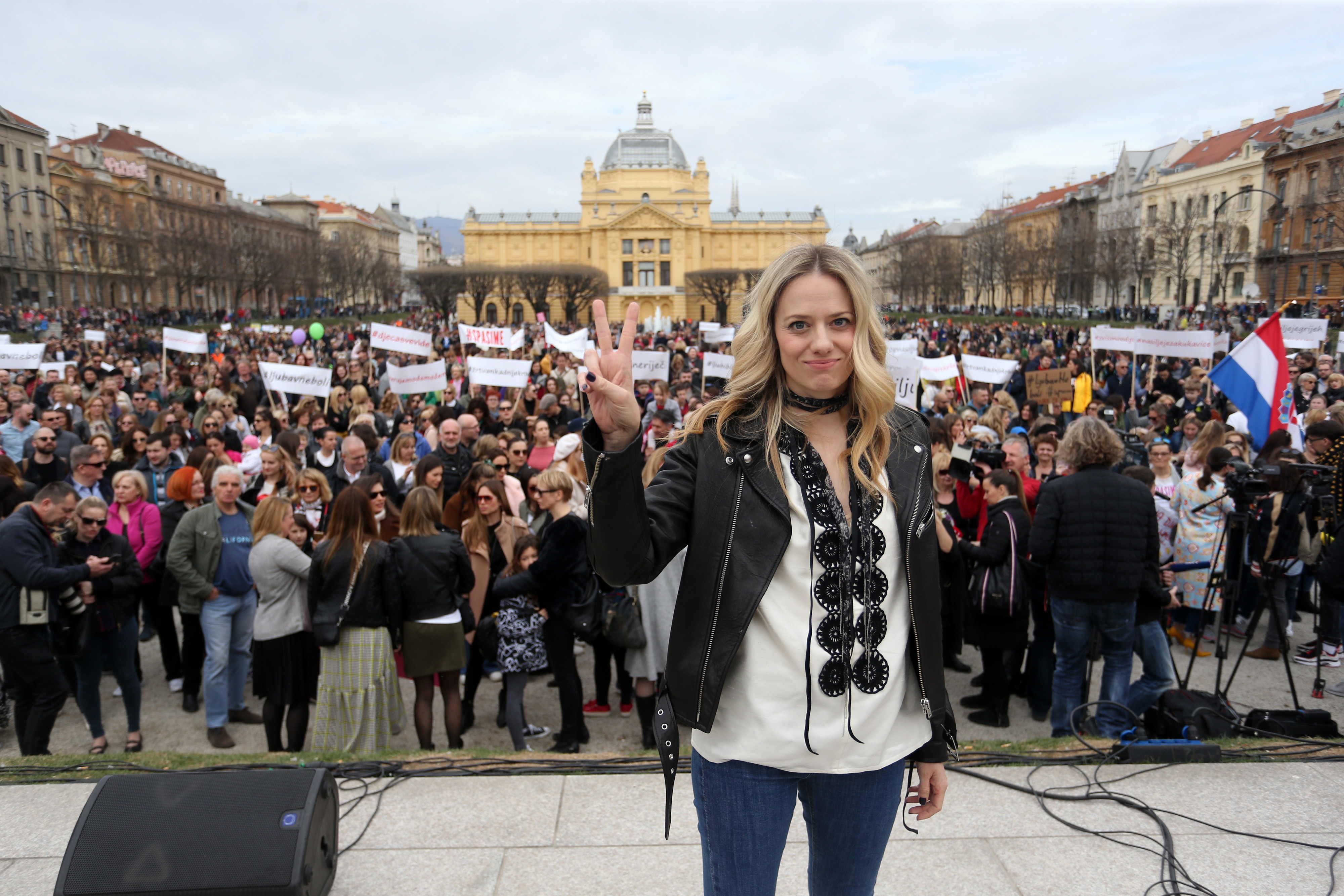 Lica s domaće estrade podržala inicijativu #SPASIME Lica s domaće estrade podržala inicijativu #SPASIME
