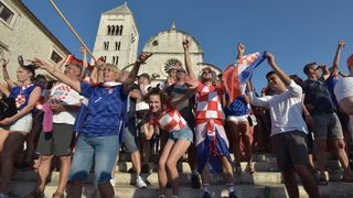 Tisuće Zadrana na Forumu navijalo za Vatrene u finalu Svjetskog prvenstva Tisuće Zadrana na Forumu navijalo za Vatrene u finalu Svjetskog prvenstva