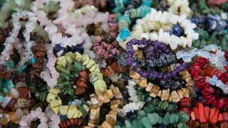 U Domu sportova odrzava se 18. Medjunarodni sajam dragog i poludragog kamenja – Mineral Expo Zagreb. Kao i svake godine razni medjunarodni izlagaci ponudili su posjetiteljima nakit i ukrasne predmete od dragog i poludragog kamenja, bisera i koralja, te ne U Domu sportova odrzava se 18. Medjunarodni sajam dragog i poludragog kamenja – Mineral Expo Zagreb. Kao i svake godine razni medjunarodni izlagaci ponudili su posjetiteljima nakit i ukrasne predmete od dragog i poludragog kamenja, bisera i koralja, te ne