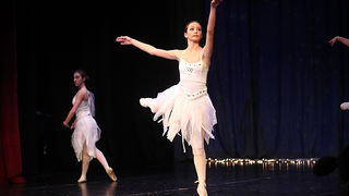 “Plesna čestitka” (foto:Saša Čuka)