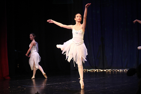 “Plesna čestitka” (foto:Saša Čuka)