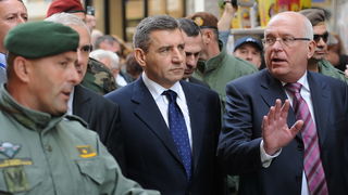 Zadar, 241112.Obiljezavanje Dana grada Zadra i dolazak generala Ante Gotovine pocasnog gradjanina grada Zadra. Ante Gotovina je nakon katedrale krenuo Kalelargom prema HNK gdje se odrzava svecana sjednica povodom Dana grada.Na fotografiji: Ante Gotovina Zadar, 241112.Obiljezavanje Dana grada Zadra i dolazak generala Ante Gotovine pocasnog gradjanina grada Zadra. Ante Gotovina je nakon katedrale krenuo Kalelargom prema HNK gdje se odrzava svecana sjednica povodom Dana grada.Na fotografiji: Ante Gotovina