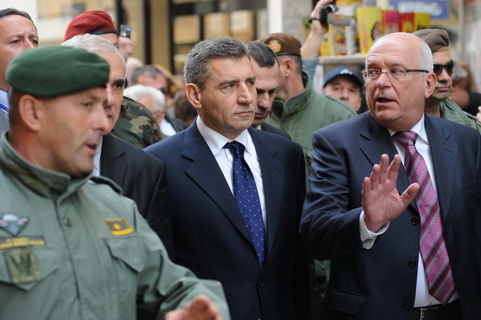 Zadar, 241112.Obiljezavanje Dana grada Zadra i dolazak generala Ante Gotovine pocasnog gradjanina grada Zadra. Ante Gotovina je nakon katedrale krenuo Kalelargom prema HNK gdje se odrzava svecana sjednica povodom Dana grada.Na fotografiji: Ante Gotovina Zadar, 241112.Obiljezavanje Dana grada Zadra i dolazak generala Ante Gotovine pocasnog gradjanina grada Zadra. Ante Gotovina je nakon katedrale krenuo Kalelargom prema HNK gdje se odrzava svecana sjednica povodom Dana grada.Na fotografiji: Ante Gotovina