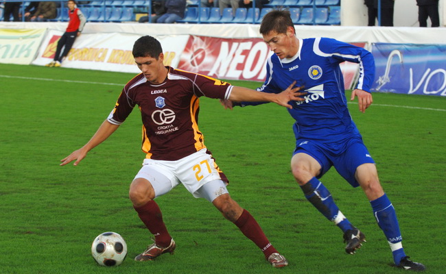 Zadar, 071109.
Nogomet, T- Com 1. HNL susret 14. kola Zadar – Varteks.
Na fotografiji: igrac Zadra ( plavi ) Antonijo Mrsic .
Foto: Andrija Lucic / CROPIX