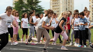 Zadar, 210513.
Erste Plava Liga danas se odrzava na stadionu Visnjik. Rijec je o jedinstvenom djecjem atletskom natjecanju upecatljivog slogana Brze, Vise, Jace, koje se odrzava pod visokim pokroviteljstvom Ministarstva znanosti obrazovanja i sporta. Orga Zadar, 210513.
Erste Plava Liga danas se odrzava na stadionu Visnjik. Rijec je o jedinstvenom djecjem atletskom natjecanju upecatljivog slogana Brze, Vise, Jace, koje se odrzava pod visokim pokroviteljstvom Ministarstva znanosti obrazovanja i sporta. Orga