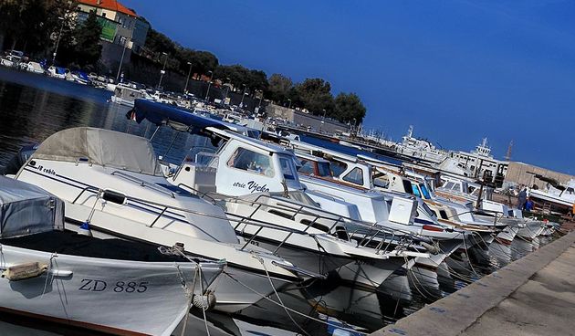 Đir po gradu 31. listopada, foto: Iva Perinčić, Jazine, uvala jazine, gradzadar, suncano, brodovi