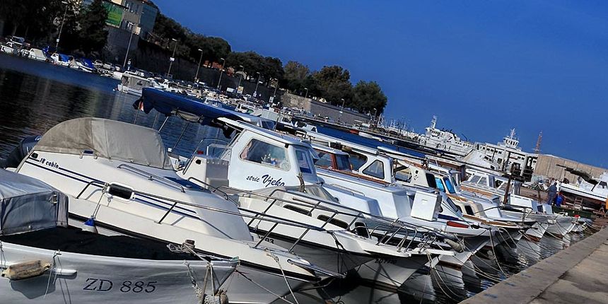 Đir po gradu 31. listopada, foto: Iva Perinčić, Jazine, uvala jazine, gradzadar, suncano, brodovi