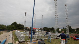 Zadar, 030510.
U sportskom centru Visnjik pocela je gradnja pozornice za susret katolicke mladezi (ocekuje se vise od 20000 ljudi)koji ce se ovoga vikenda odrzati u Zadru.
Foto: Vladimir Ivanov / CROPIX