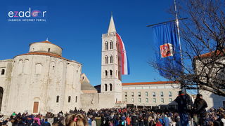 Izložba vojne opreme, oružja i vozila na zadarskoj rivi i spuštanje 25-metarske zastave s kampanela sv. Stošije