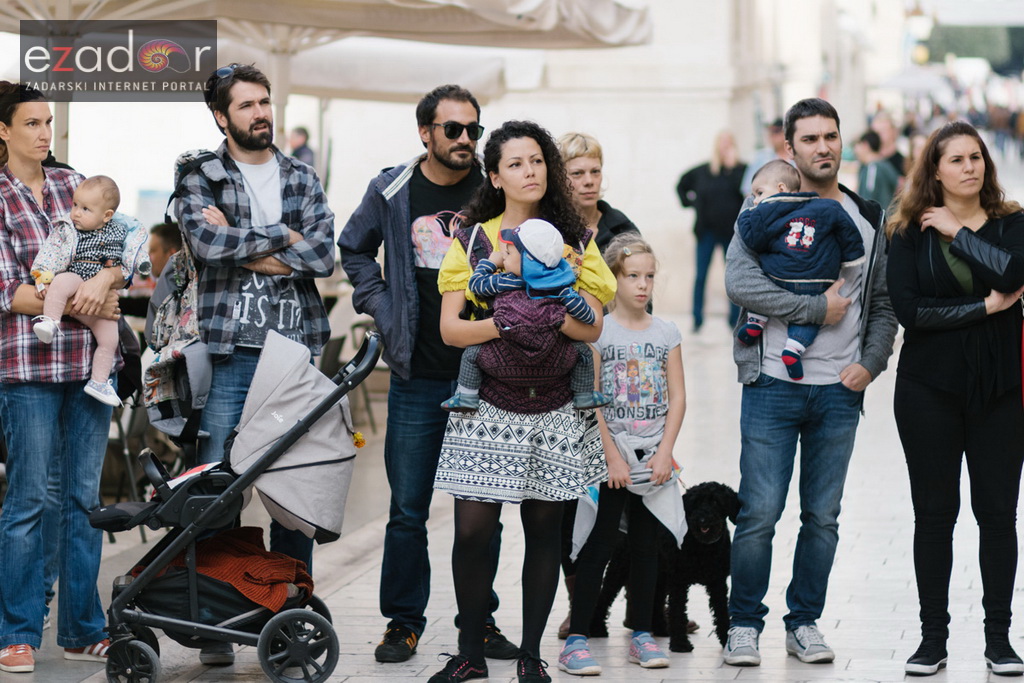 Prosvjedni skup roditelja protiv politike obaveznog cijepljenja Prosvjedni skup roditelja protiv politike obaveznog cijepljenja