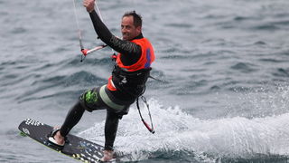 Zadar, 040410.
Na zadarskoj rivi u organizaciji kluba kluba Spinaker odrzala se prva medjunarodna kitesurfing regata, uz sudjelovanje natjecatelja iz Hrvatske, Ceske, Austrije i Slovenije. 
Foto: Vladimir Ivanov / CROPIX