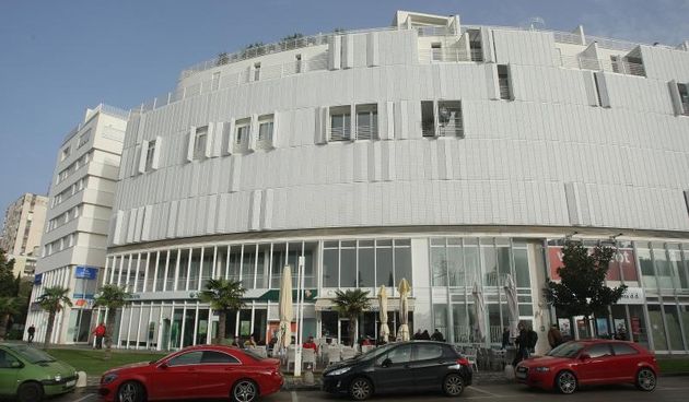 Zgrada u kojoj se nalazi stan uhićenog Rene Sinovčića. Photo: Dino Stanin/PIXSELL